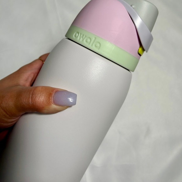 Owala FreeSip 40 oz Water Bottle Candy Coated - Picture 5 of 6